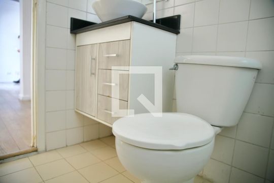 Banheiro de apartamento à venda com 2 quartos, 55m² em Jardim Valdibia, São Bernardo do Campo