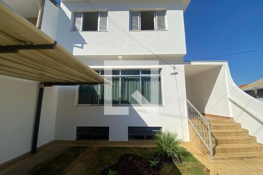 Fachada de casa à venda com 3 quartos, 210m² em Vila Prudente, São Paulo