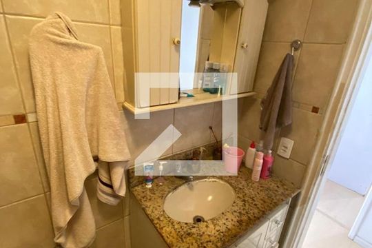 Banheiro de apartamento para alugar com 2 quartos, 65m² em Cachambi, Rio de Janeiro
