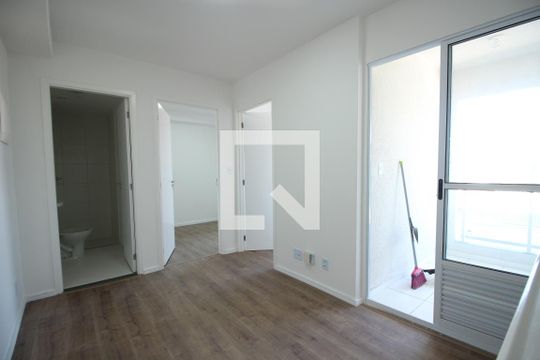 Sala/Cozinha de kitnet/studio à venda com 2 quartos, 31m² em Jardim Monte Kemel, São Paulo