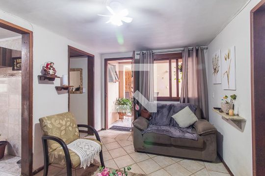 Sala de casa à venda com 2 quartos, 300m² em Medianeira, Porto Alegre