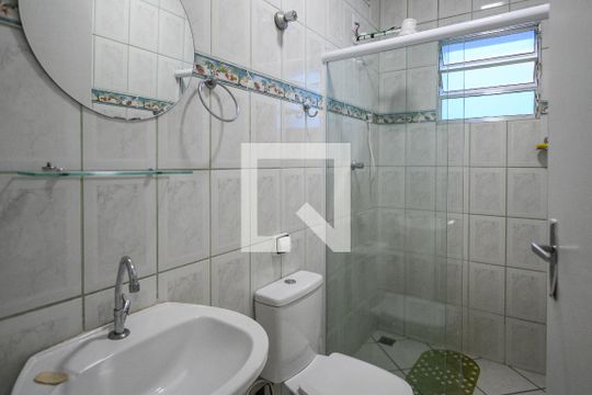 Banheiro social de casa para alugar com 2 quartos, 80m² em Vila Moinho Velho, São Paulo
