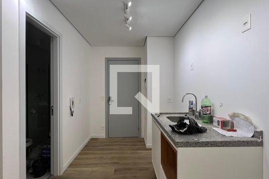 Cozinha de kitnet/studio à venda com 1 quarto, 28m² em Sumarezinho, São Paulo
