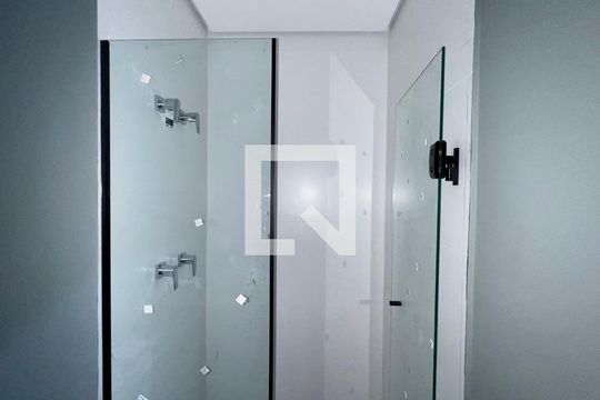 Banheiro de kitnet/studio à venda com 1 quarto, 28m² em Sumarezinho, São Paulo