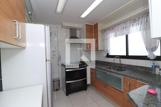Cozinha de apartamento para alugar com 3 quartos, 100m² em Vila Carrao, São Paulo