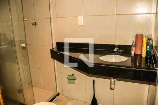 Banheiro Quarto 1 de apartamento para alugar com 2 quartos, 80m² em Armação, Salvador