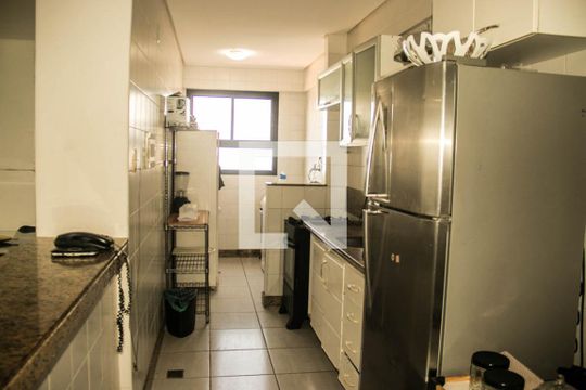 Cozinha de apartamento para alugar com 2 quartos, 80m² em Armação, Salvador