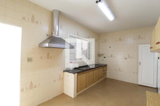 Cozinha de casa para alugar com 6 quartos, 375m² em Saraiva, Uberlândia