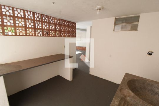 Área de Serviço de casa para alugar com 6 quartos, 375m² em Saraiva, Uberlândia
