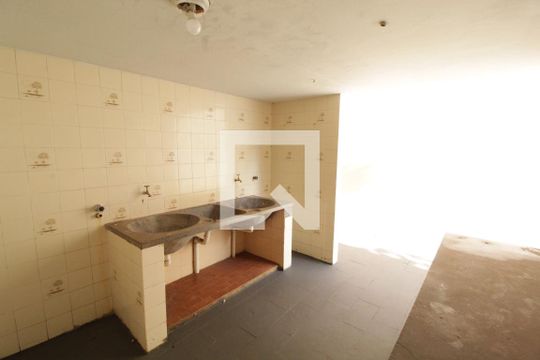 Área de Serviço de casa para alugar com 6 quartos, 375m² em Saraiva, Uberlândia