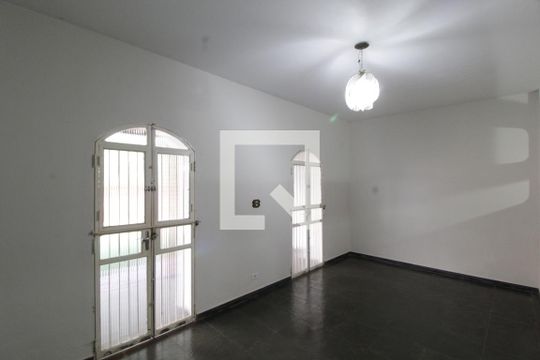 Sala 1 de casa para alugar com 6 quartos, 375m² em Saraiva, Uberlândia
