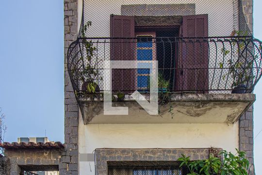 Fachada de casa à venda com 3 quartos, 170m² em Vila Mariana, São Paulo