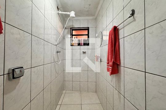 Banheiro da suíte 1 de casa à venda com 3 quartos, 199m² em Vila Camilopolis, Santo André