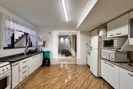 Cozinha de casa à venda com 3 quartos, 199m² em Vila Camilopolis, Santo André