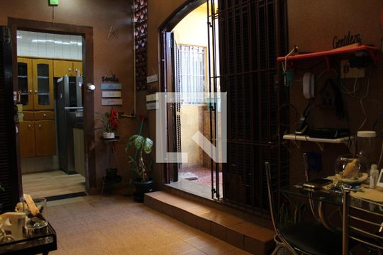 Corredor de casa à venda com 5 quartos, 250m² em Vila Regente Feijó, São Paulo