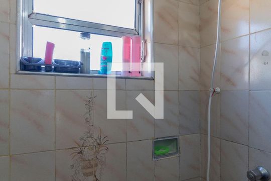 Banheiro de apartamento para alugar com 2 quartos, 49m² em Conjunto Habitacional Padre Manoel de Paiva, São Paulo