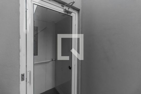 Corredor de casa à venda com 3 quartos, 105m² em Vila Guilhermina, São Paulo