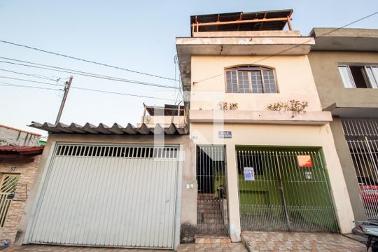 Fachada de casa à venda com 8 quartos, 366m² em Santo Antônio, Osasco