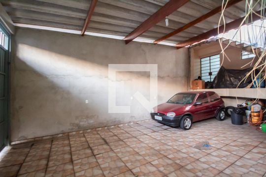 Garagem de casa à venda com 8 quartos, 366m² em Santo Antônio, Osasco