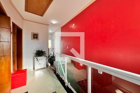 Corredor de casa à venda com 3 quartos, 270m² em Jardim Alvorada, Santo André