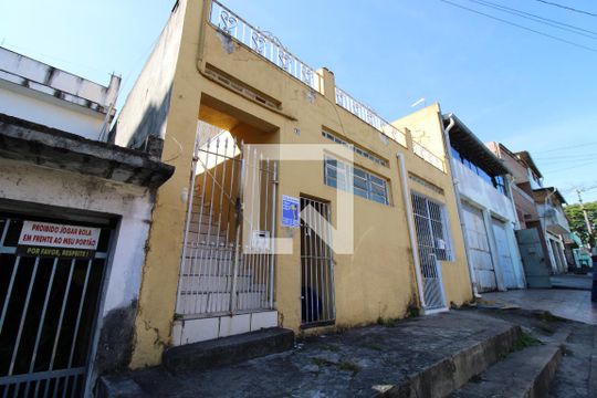Fachada de casa à venda com 3 quartos, 60m² em Jardim Boa Vista (zona Oeste), São Paulo