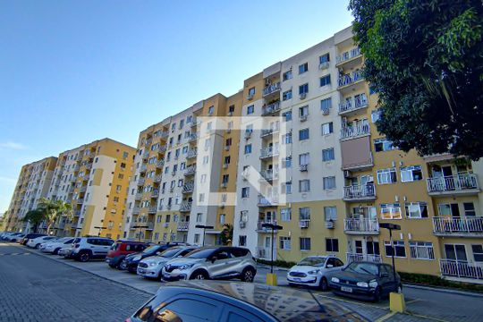 fachada de apartamento para alugar com 2 quartos, 50m² em Taquara, Rio de Janeiro