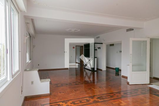 Sala de casa à venda com 5 quartos, 380m² em Medianeira, Porto Alegre