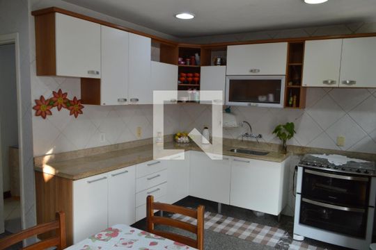 Cozinha de casa de condomínio à venda com 3 quartos, 150m² em Taquara, Rio de Janeiro