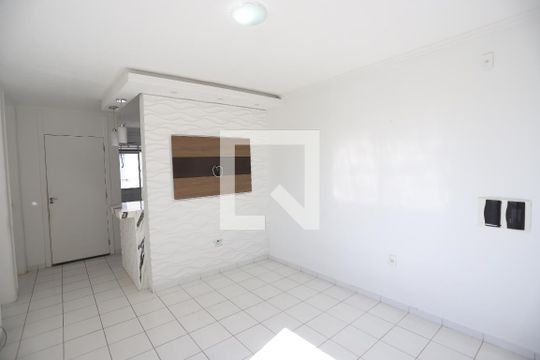 Sala de apartamento para alugar com 2 quartos, 50m² em Jardim Monte Cristo, Suzano