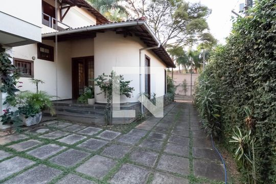 Garagem de casa à venda com 4 quartos, 640m² em Bandeirantes (pampulha), Belo Horizonte