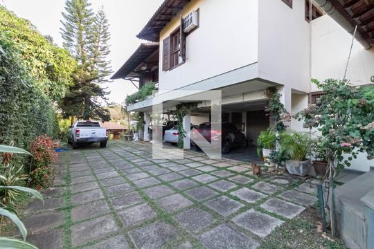 Garagem de casa à venda com 4 quartos, 640m² em Bandeirantes (pampulha), Belo Horizonte