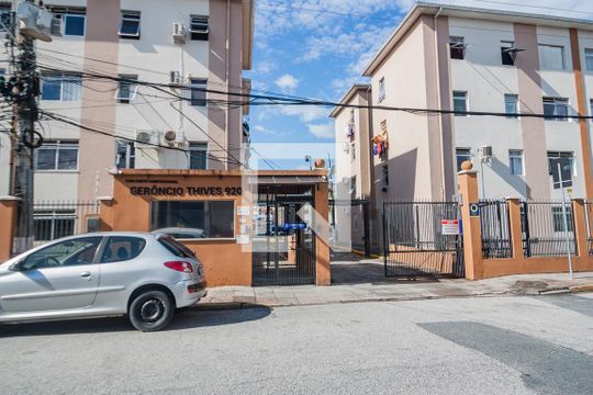 Fachada de apartamento para alugar com 2 quartos, 42m² em Barreiros, São José