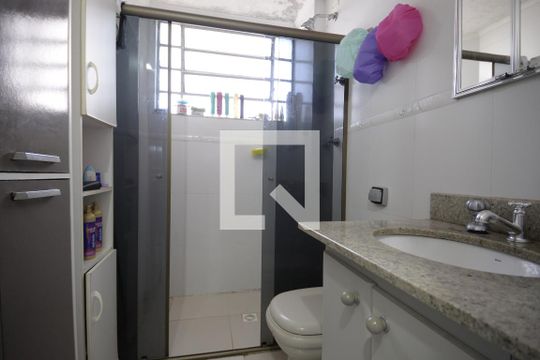 Banheiro de apartamento para alugar com 2 quartos, 81m² em Cambuci, São Paulo