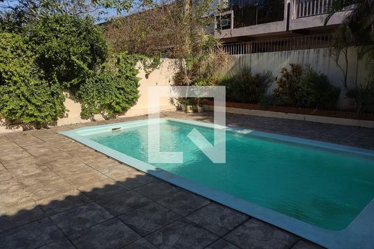 Piscina de casa à venda com 5 quartos, 303m² em Operário, Novo Hamburgo