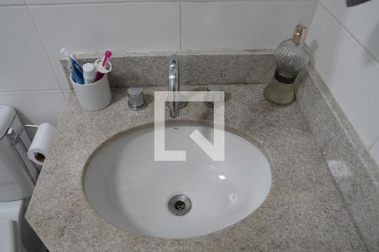 Banheiro de apartamento para alugar com 3 quartos, 67m² em Super Quadra Morumbi, São Paulo