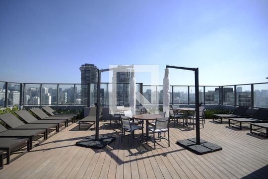 Piscina de apartamento à venda com 2 quartos, 69m² em Itaim Bibi, São Paulo