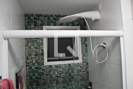 Banheiro social  de apartamento à venda com 2 quartos, 54m² em Jardim Imperador, Guarulhos