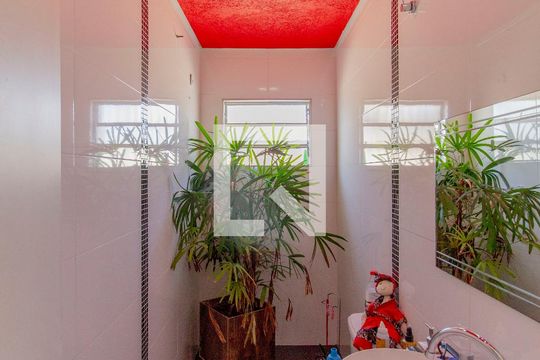 Lavabo de casa à venda com 2 quartos, 162m² em Vila Paranaguá, São Paulo