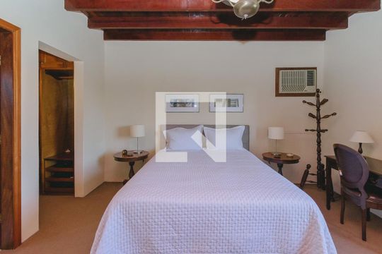 Suíte 1 de casa de condomínio para alugar com 6 quartos, 580m² em Condomínio Chácara dos Eucaliptos, São José dos Campos