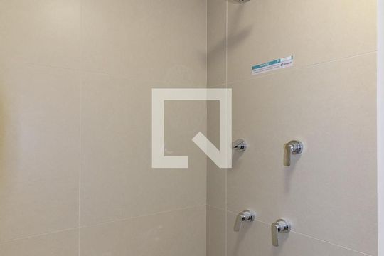 Banheiro de apartamento à venda com 1 quarto, 35m² em Indianópolis, São Paulo