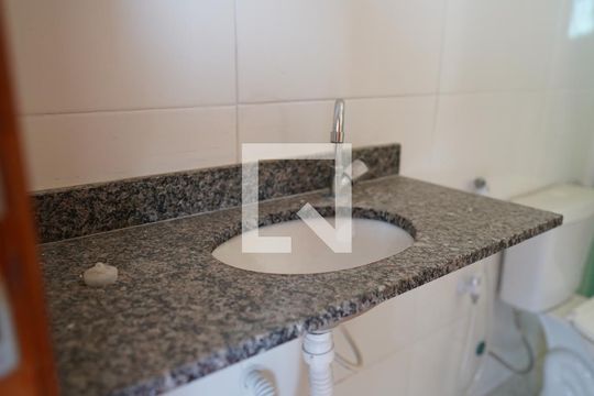 Banheiro  de apartamento para alugar com 1 quarto, 58m² em Freguesia (jacarepaguá), Rio de Janeiro