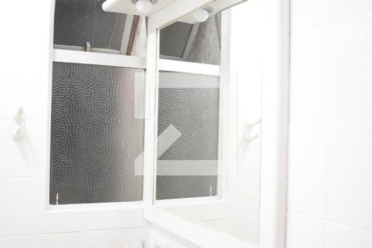 Banheiro de apartamento para alugar com 2 quartos, 60m² em Boa Vista, Curitiba