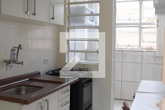 Cozinha de apartamento para alugar com 2 quartos, 60m² em Boa Vista, Curitiba