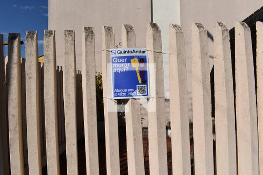 Plaquinha de apartamento para alugar com 2 quartos, 60m² em Boa Vista, Curitiba