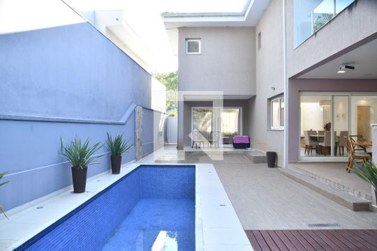 Quintal de casa de condomínio para alugar com 4 quartos, 370m² em Bosque do Vianna, Cotia