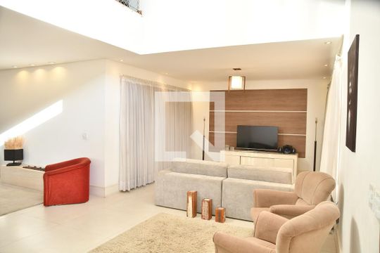 Casa de Condomínio para alugar com 4 quartos, 370m² em Bosque do Vianna, Cotia