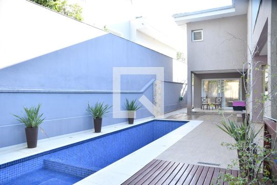 Quintal de casa de condomínio para alugar com 4 quartos, 370m² em Bosque do Vianna, Cotia