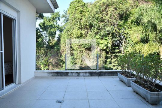 Sacada de casa de condomínio para alugar com 4 quartos, 370m² em Bosque do Vianna, Cotia