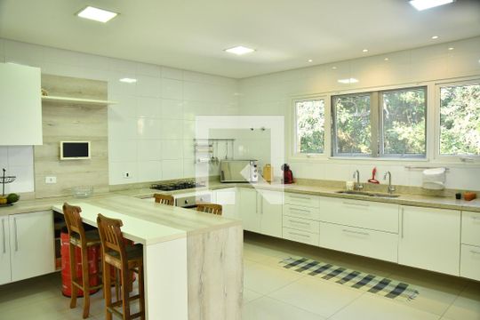 Cozinha de casa de condomínio para alugar com 4 quartos, 370m² em Bosque do Vianna, Cotia