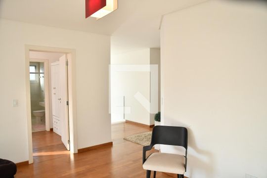 Corredor de casa de condomínio para alugar com 4 quartos, 370m² em Bosque do Vianna, Cotia
